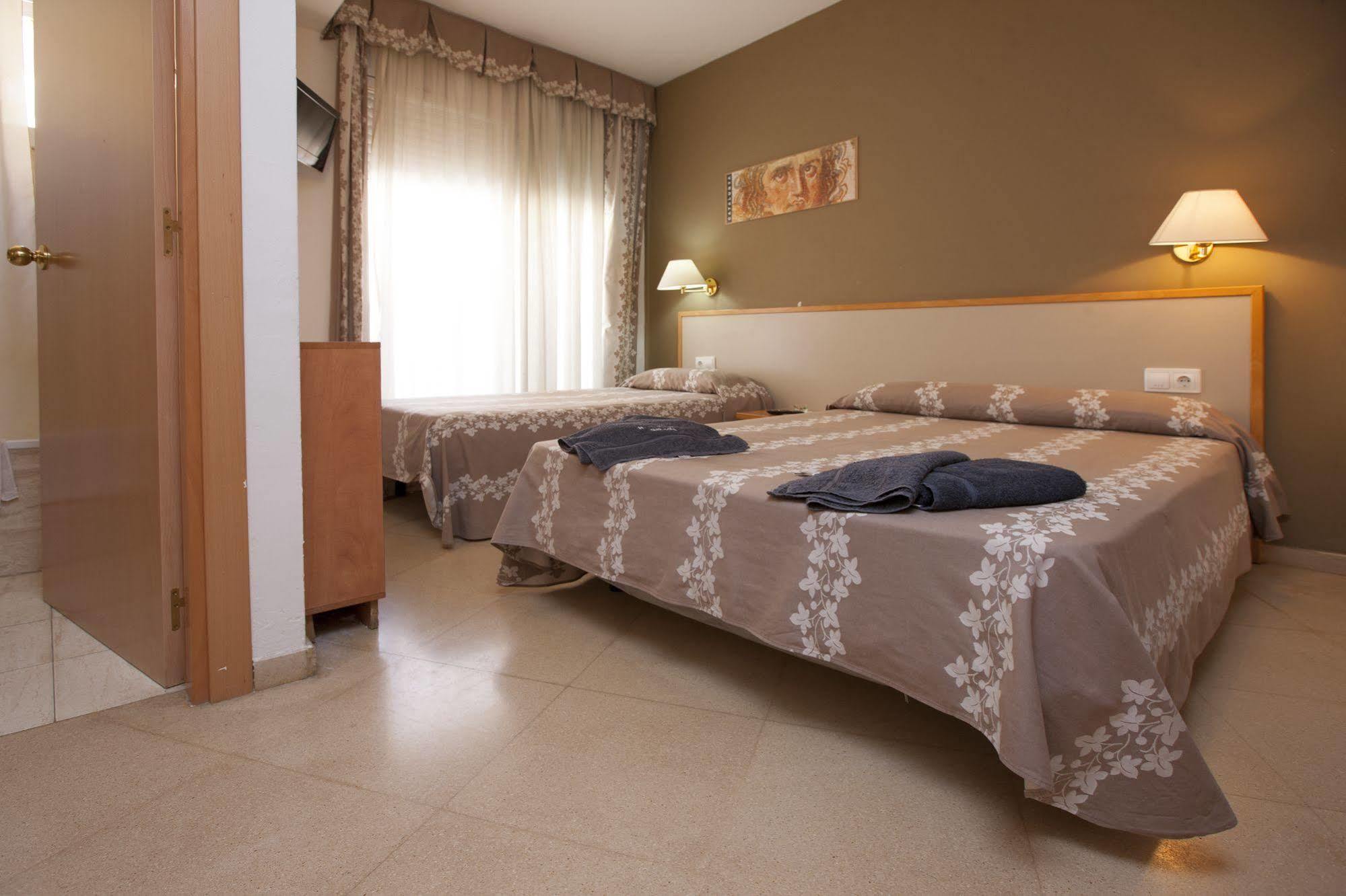 Hotel Cosmos Tarragona Exterior photo